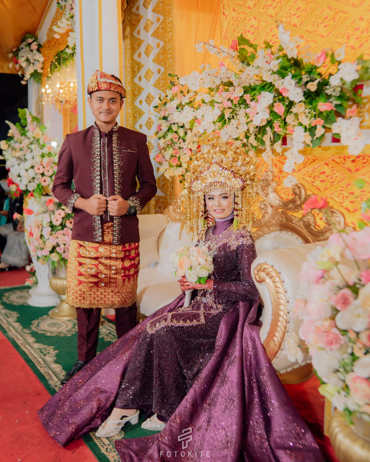 Faros & Tika 18