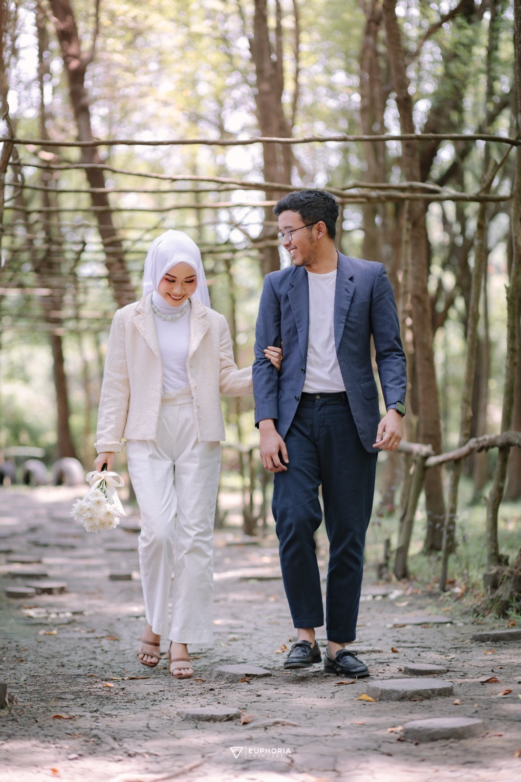 Annisa & Febry 18