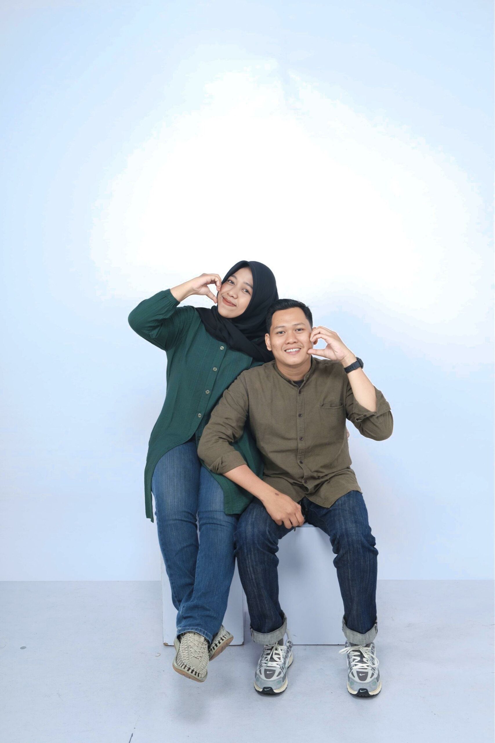 Novira & Dirga 16