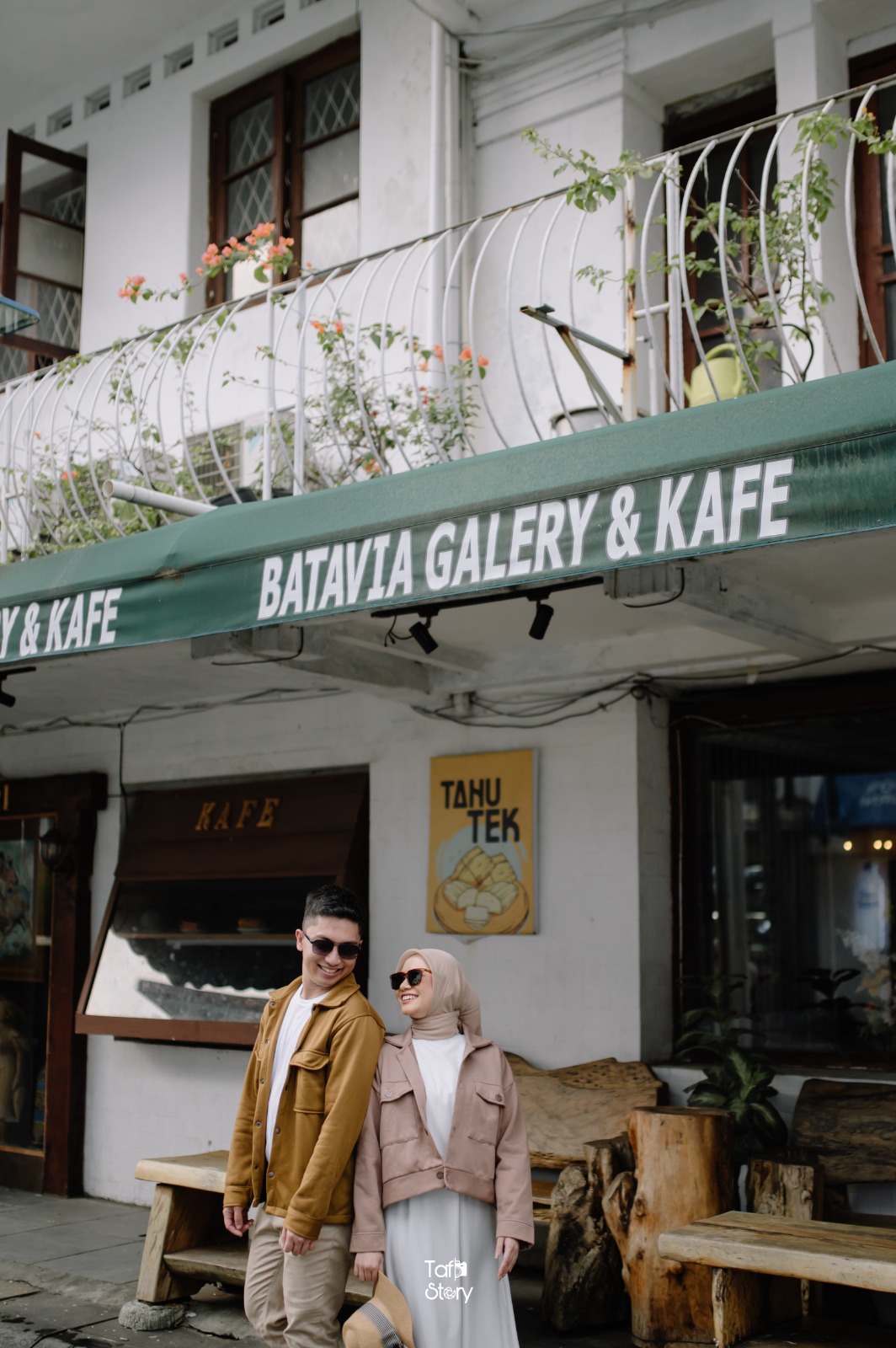 Sarah & Vidi 19