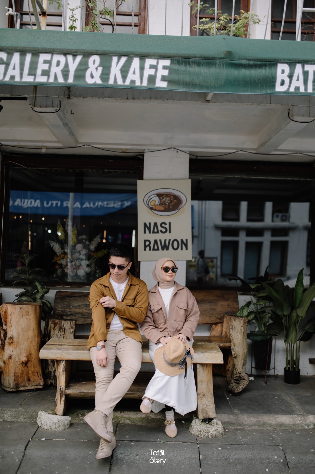 Sarah & Vidi 5