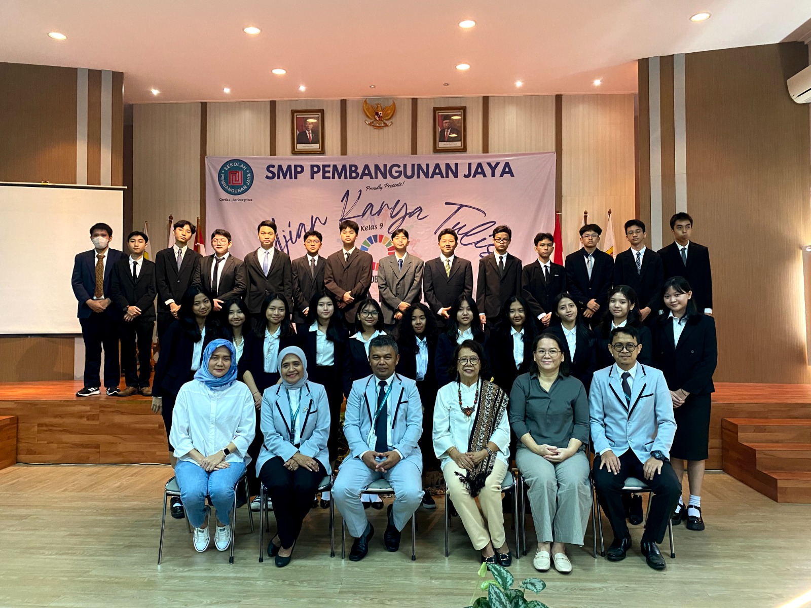 graduation-SMP-Pembangunan-Jaya-Bintaro-27.jpeg