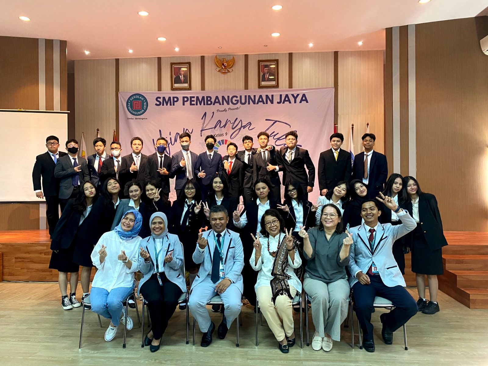 graduation-SMP-Pembangunan-Jaya-Bintaro-28.jpeg