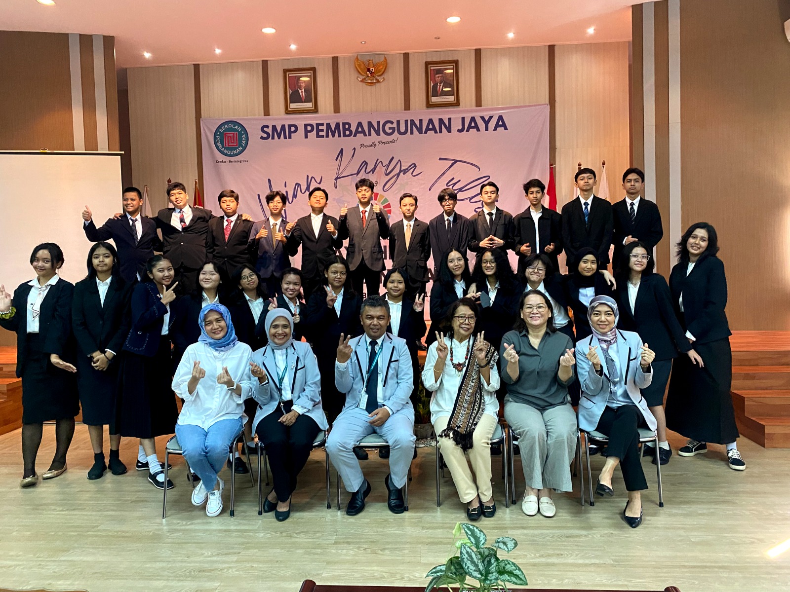 graduation-SMP-Pembangunan-Jaya-Bintaro-29.jpeg