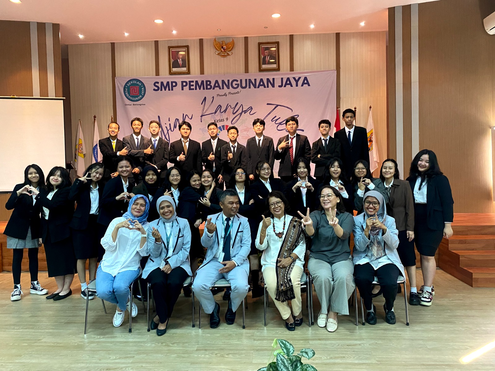graduation-SMP-Pembangunan-Jaya-Bintaro-30.jpeg