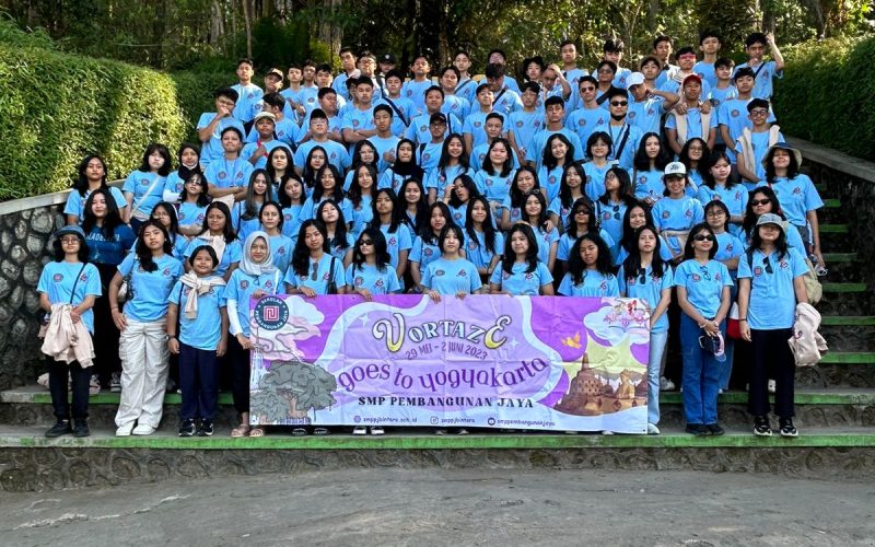 graduation-SMP-Pembangunan-Jaya-Bintaro-23.jpeg